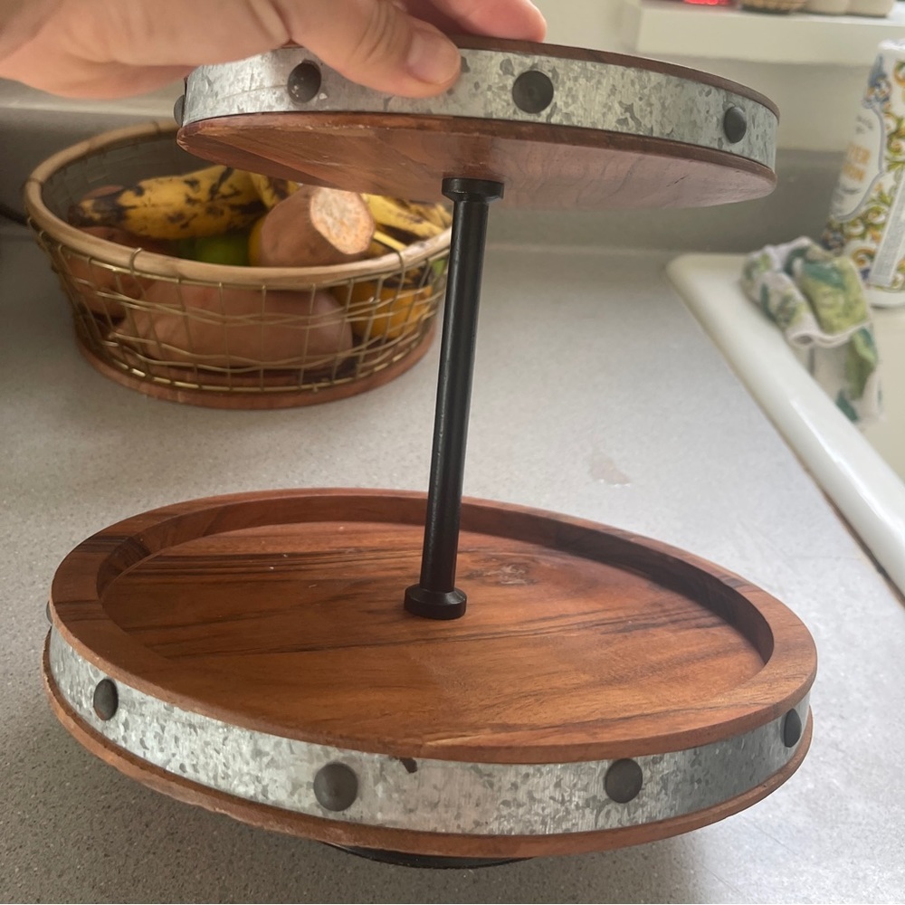 Rustic farm house 2- tier stand - Picture 2 of 5